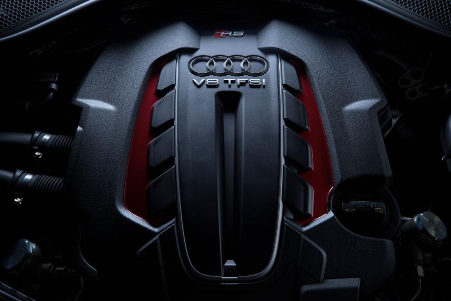 Моторный отсек Audi RS6 Avant (4G, C7) 2015 года  (AU) (фото 18 из 18)